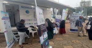 Picha yaonyesha aina ya maabara inayotembea( Bionear Mobile Laboratory) katika eneo la courtyard ndani ya KICC. Maabara hii yenye teknolojia ya hali ya juu inatumika kupima magonjwa hatari ambukizi kama vile Ebola,Virusi vya korona pamoja na magonjwa mengineo.